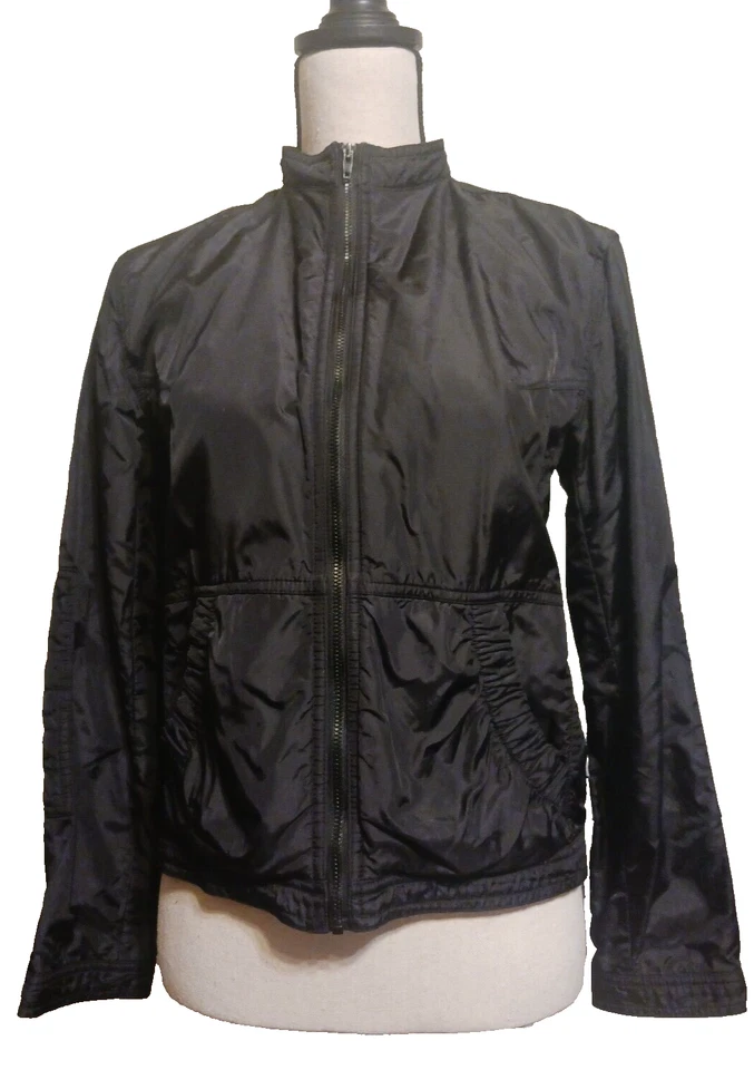 Chaqueta bomber negra pequeña Request para mujer Foto 1 de 4