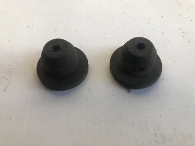 SOPORTES DE GOMA INFERIORES PARA RADIADOR MAZDA RX7 FD - JIMMY'S Foto 1 de 2