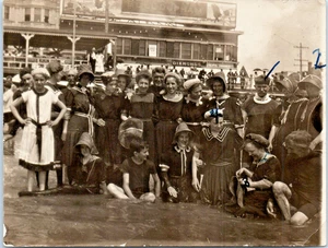 Antique 1910 Bathing Suits on Steel Pier Atlantic City Boardwalk NJ - VTG Photo - Picture 1 of 2