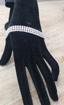 Swarovski Bracelet Signed 3 Row Clear Crystal Adjustable Elegant  - Imagem 1 de 4