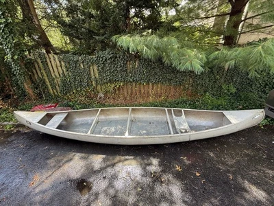 17 FT Grumman Aluminum Canoe  - Image 1 of 4