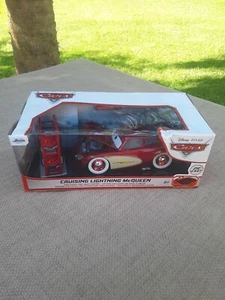 2024 Jada Pixar Cars Lightening Mcqueen Tire Rack Edition 1:24 nuevo con caja dañada - Imagen 1 de 16