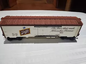 LIONEL 9851 SCHLITZ BEER REFFER CAR NEAR MINT CONDITION. - Picture 1 of 12