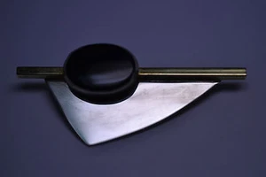 VINTAGE MODERNIST STERLING SILVER &  BRASS ONYX PIN ARTIST SIGNED "TV" IN SCRIPT - Picture 1 of 4