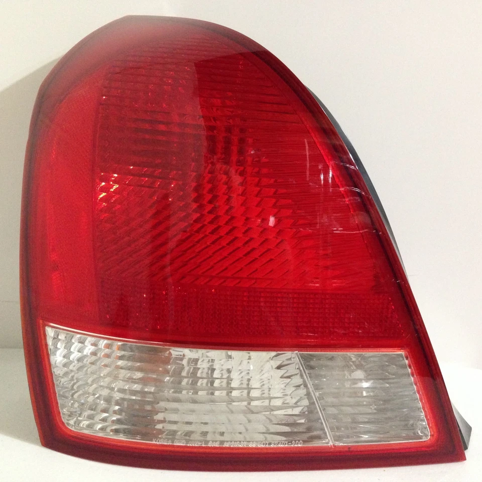 2001-2003 Hyundai Elantra SEDAN Left DRIVER Side Tail Light Assembly OEM Shiny - Изображение 1 из 4