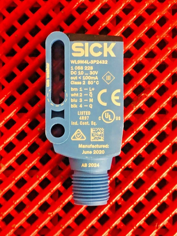 Sick WL9M4L-3P2432 Photoelectric Retroreflective Sensor 1058228, WL9M4L3P2432 - Image 1 of 4