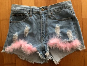 Oop!! Girls Denim Shorts. Size M Fluffy Pink Leg Lining & Distressed Light Denim - Picture 1 of 8