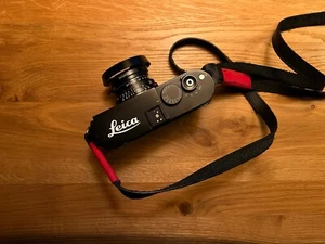Adesivo testo logo Leica stampo / piccolo / 3,5 cm / laptop / fotocamera / bianco - Foto 1 di 7
