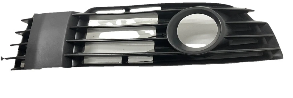 2001-2005 VOLKSWAGEN PASSAT Fog Light Trim FRONT RIGHT  VW1039105 OEM - Image 1 of 4