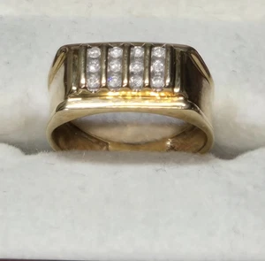 10k Yellow Gold Ring With 10 Point Round Brilliant Cut Diamond Size 5.5 - Bild 1 von 6