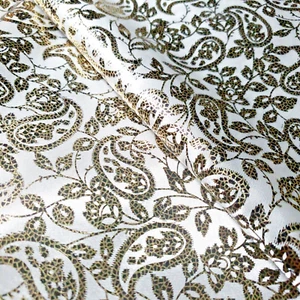 Vergoldeter weiß gold Paisley Satin Stoff 56" Meterware glänzend Metallic Overlay - Bild 1 von 9