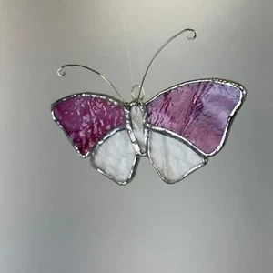 Handgefertigter rosa & strukturierter klarer Buntglas Schmetterling Sonnenfänger - kostenloser Versand - Bild 1 von 9