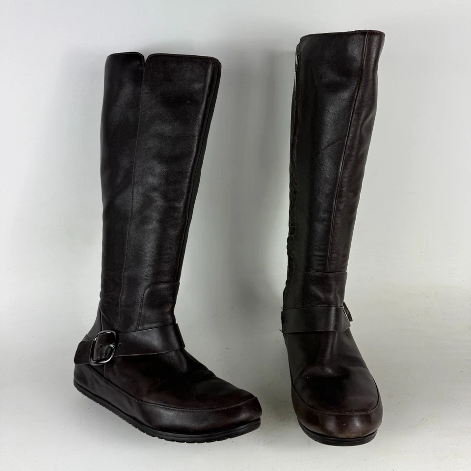 Botas Fitflop Mujer 7.5 Marrón Punta Redonda Cremallera Lateral Hasta la Rodilla Hebilla al Tobillo Western Foto 1 de 4