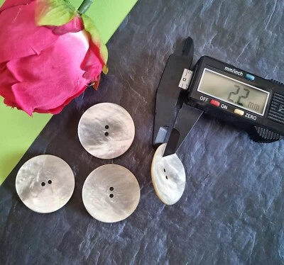 3 St Extra Groß 35mm Echte Schimmernde Akoya Perlmuttknöpfe Irisierende Knöpfe - Bild 1 von 2