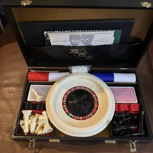 Vintage Reisekoffer mehrere Spiele Schach Backgammon Roulette und andere Glücksspiel - Bild 1 von 5