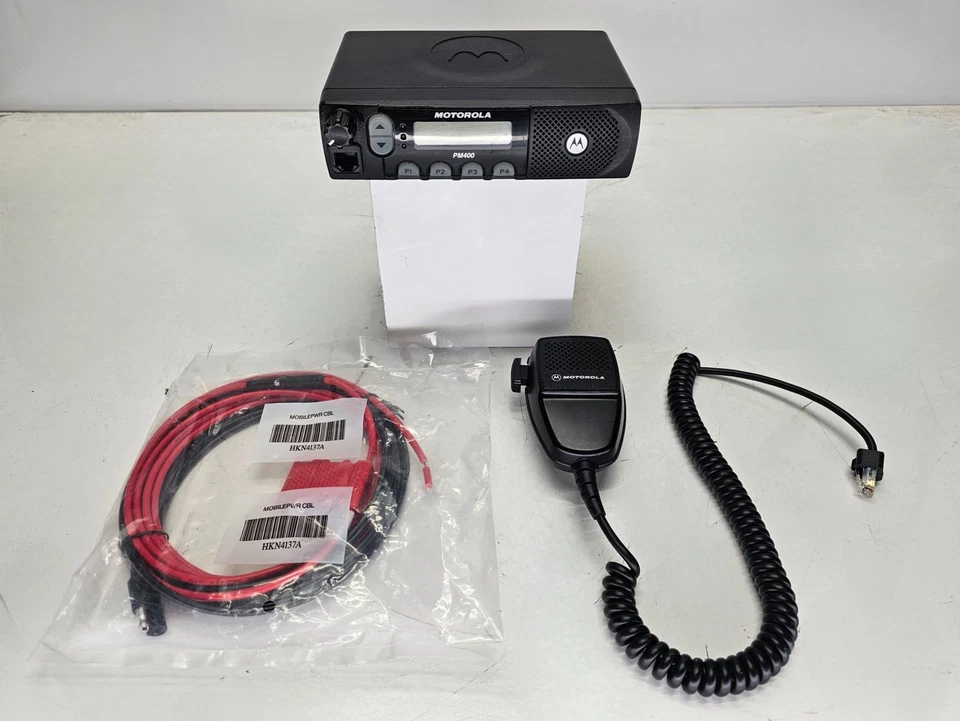 Motorola PM400 UHF 438-470 MHz 64 Channel 25 Watt (Complete Kit) - Image 1 of 4