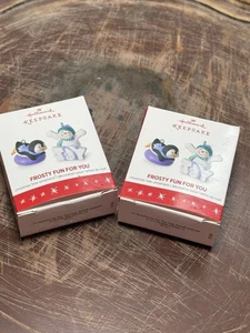 2016 Hallmark FROSTY FUN FOR YOU Edizione Limitata Set di Ornamenti in Miniatura (2) - Foto 1 di 5