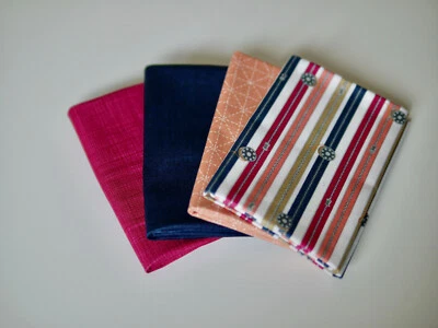 Stoffpaket Patchworkstoff 4 x 25x110 cm, Reißverschluss,  Schneidematte + unis - Bild 1 von 3