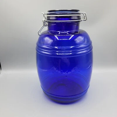Bote de 4 cuartos de galleta estilo barril azul cobalto, con cierre de tapa de fianza Foto 1 de 4