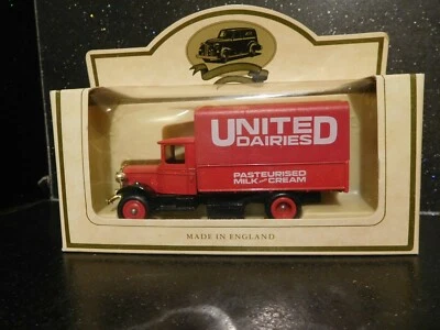 Lledo Days Gone - Caminhão traseiro de lona Mack - United Dairies - Embalado - Imagem 1 de 4