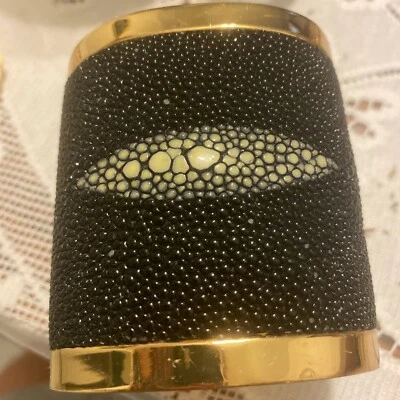 Punho largo de metal dourado com miçangas em relevo CC Skye ~ pulseira de declaração - Imagem 1 de 4