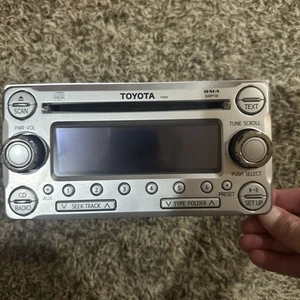 Reproductor de discos CD MP3 AUX 2011-2014 Toyota OEM FJ Cruiser Radio 86120-35620 - Imagen 1 de 5