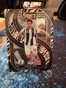 Panini Select Fifa 2024-25 Kenan Yildiz Zebra Mezzanine Prizm - Bild 1 von 2