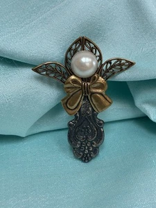 Vintage Signed Kat's Creations Pearl Gold and Silver tone Filigree Angel Pin - Picture 1 of 4