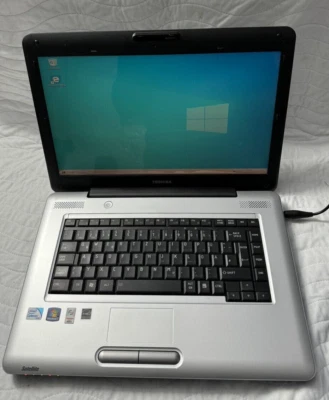 TOSHIBA Satellite 15,6"  Notebook Laptop Intel Celeron 2,2 4Gb, 160Gb DVDRW - Bild 1 von 4