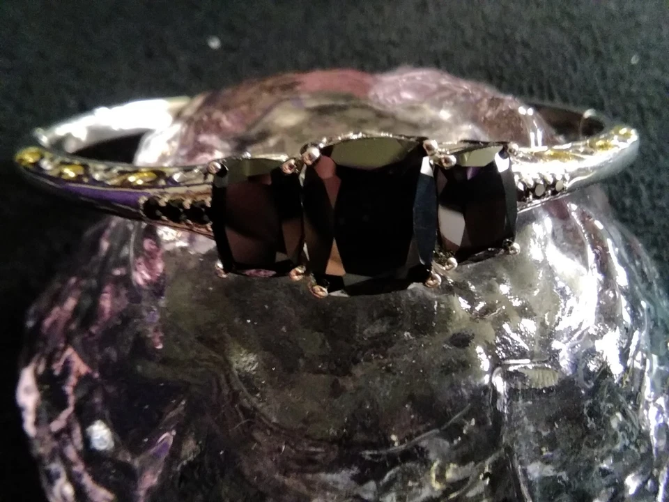 Karis Collection Naturel Black Spinel Bangle Bracelet. Size 7.25 - Image 1 of 4