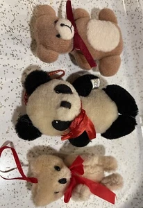 Colección De Colección De 2 Ositos De Peluche Y A 1979 Dakin Panda Adornos Suave Posable - Imagen 1 de 11