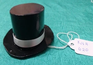 Sombrero de copa alto de papel negro brillante con banda de satén blanco para muñeca de 11"-12" KNH620 - Imagen 1 de 7