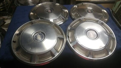 Juego de cuatro tapacubos originales Chevrolet Monte Carlo 15" 1973 1974 1975 1976 1977 Foto 1 de 4