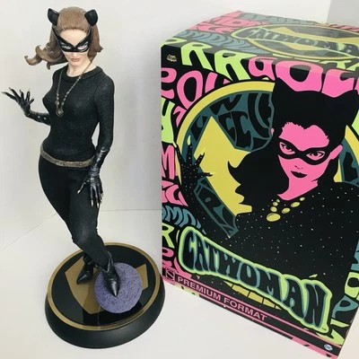 Boneco estátua formato premium Sideshow - Batman 66 Catwoman 111/750 Julie Newmar - Imagem 1 de 4