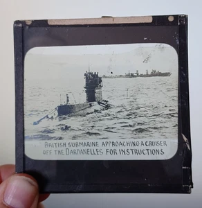 WW1 Magic Lantern Slide - British Submarine Approaching Cruiser Dardanelles - Foto 1 di 1