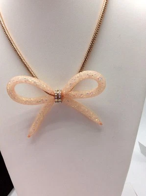 Colar frontal de malha de pedra Betsey Johnson ouro rosa B101 US$ 52 - Imagem 1 de 4