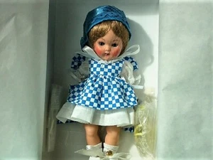 VOGUE GINNY "IM GARTEN" 2007 INSPIRIERT VON MARGARET EVANS PRICE MIT STÄNDER - Bild 1 von 9