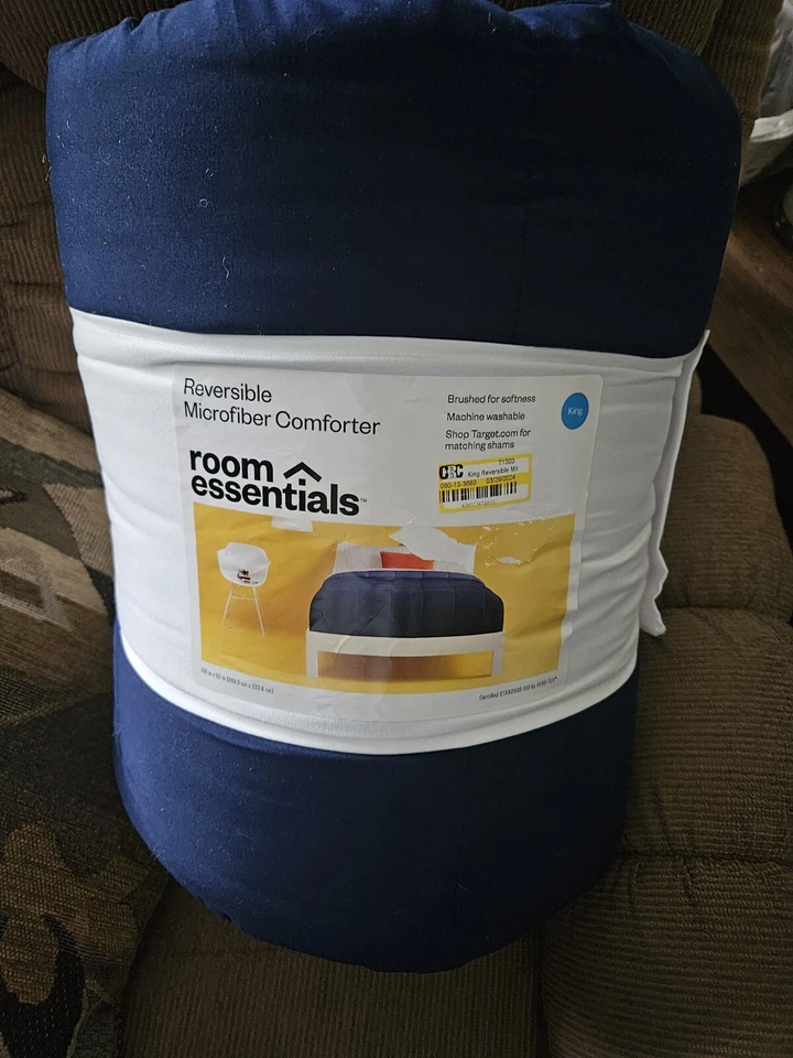 BRAND NEW - Room Essentials - Reversible Microfiber Comforter - Blue - King - Image 1 of 2