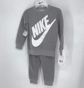 Nike Sweatshirt Set mit Jogginghose Set Grau Gr. 4 Junge Mädchen Unisex Rundhals Neu mit Etikett - Bild 1 von 4