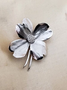 Sterling Silver flower brooch elegant .925 - Picture 1 of 4