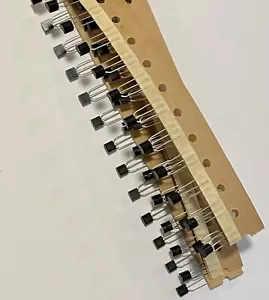Qty 50, Motorola MPSA13, TRANS, MPSA13, NPN, DARLINGTON - Picture 1 of 1