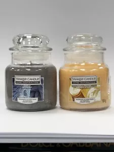 YANKEE CANDLE 104G JAR COSY UP RECONFORT & 104G JAR VANILLA FROSTING - NUOVO - Foto 1 di 1