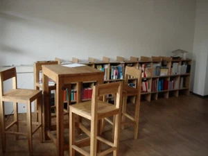 Eichenholz Stehtisch 69x59x110cm mit 4  Barhocker 41x41x105cm  - Bild 1 von 3