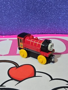 Thomas & seine Freunde Holzeisenbahn Victor Steamworks Zug Panzer Lok Mattel 2012  - Bild 1 von 7