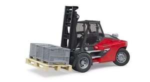 Carrello elevatore BRUDER Linde HT160 con pallet e 3 gabbie per pallet - B102513 - GIOCATTOLO - Foto 1 di 3