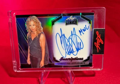 CHRISTINA APPLEGATE 2024 FOLHA DE METAL NO CARTÃO AUTOMÁTICO COM INSCRIÇÃO "MWC" /100 - Imagem 1 de 2