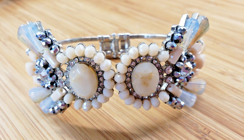 OFF WHITE Bracciale vintage tono argento con morsetto cristallo bianco sporco e iridescente