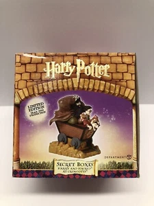 Scatole segrete vintage di Harry Potter Harry e Hagrid a Gringotts nuove con scatola  - Foto 1 di 7