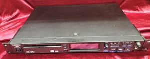 Tascam BD-01U Rackmount Professional-Grade Blu-Ray Player AC 100 50/60 HZ - Picture 1 of 16