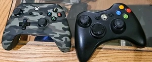 2 Controllers Xbox 360 Wireless And Wired - Picture 1 of 6